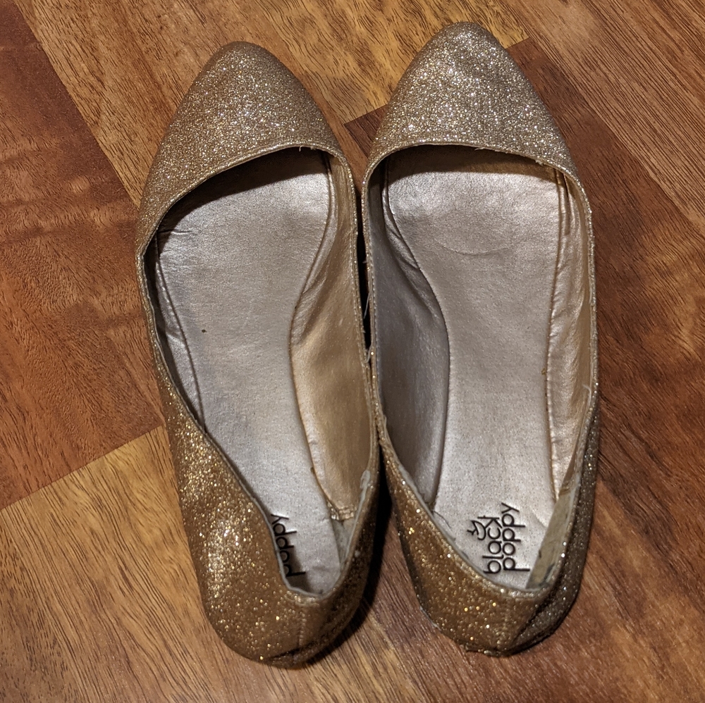 Size 8 gold flats